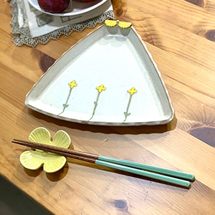 [アトリエモノラー]黄色いお花のワンピースのお皿と箸置き