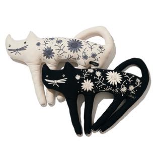 [ラハ]flower　embroidery　cat(ぬいぐるみ)